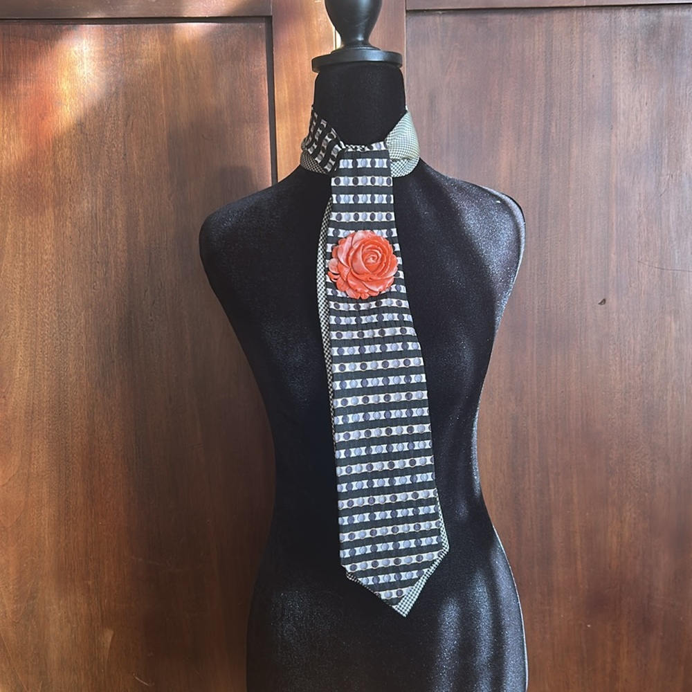 Upcycled Silk Ties Scarf - Annie Hall Vibes - Picture 5 of 8